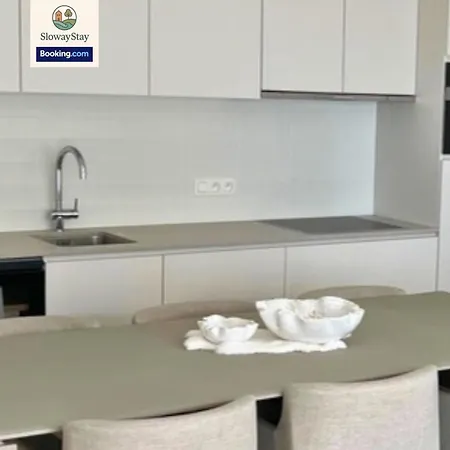 One Bedroom Flat With Sea Views & Pool By Slowaystay & Short Term Apartment *